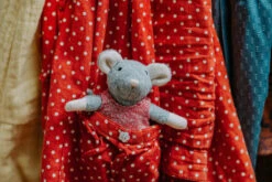 Dam Sam & Julia - Plush JULIA | The Mouse Mansion(Sam Julia Plush Julia) 4 Dam Sam & Julia - Plush JULIA | The Mouse Mansion(Sam Julia Plush Julia) -Curious Bear Toys 5203003 scene 2 900x 215212bd daa9 48a4 bea9 324a6a7cd4c6