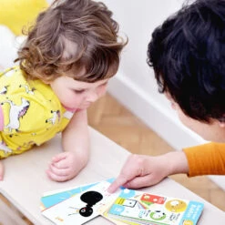 Peek-a-Boo Riddles | Banana Panda(Peek A Boo Riddles Banana Panda) -Curious Bear Toys 9788365773401 LS1