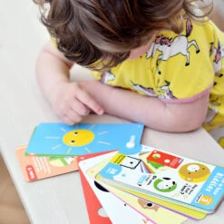 Peek-a-Boo Riddles | Banana Panda(Peek A Boo Riddles Banana Panda) -Curious Bear Toys 9788365773401 LS2